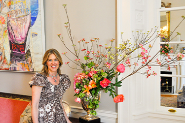 The First Lady poses with an arrangement of pink dogwoods.