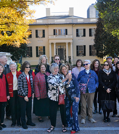 The First Lady poses for a selfie in front of the Executive Mansion