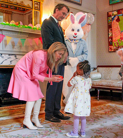 little girl meeting the First Lady, Governor and the Easter Bunny
