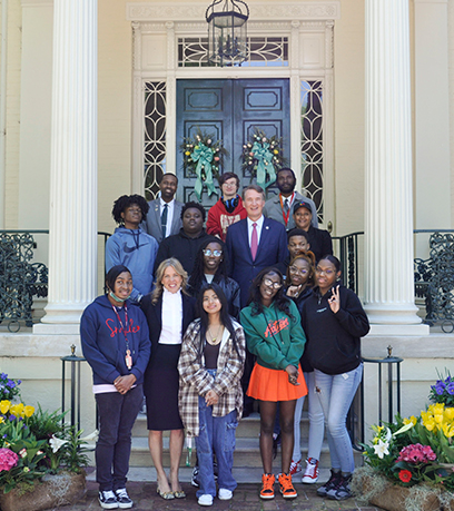 The Governor and First Lady pose with high school students from Petersburg, Virginia on the Executive Mansion front steps.